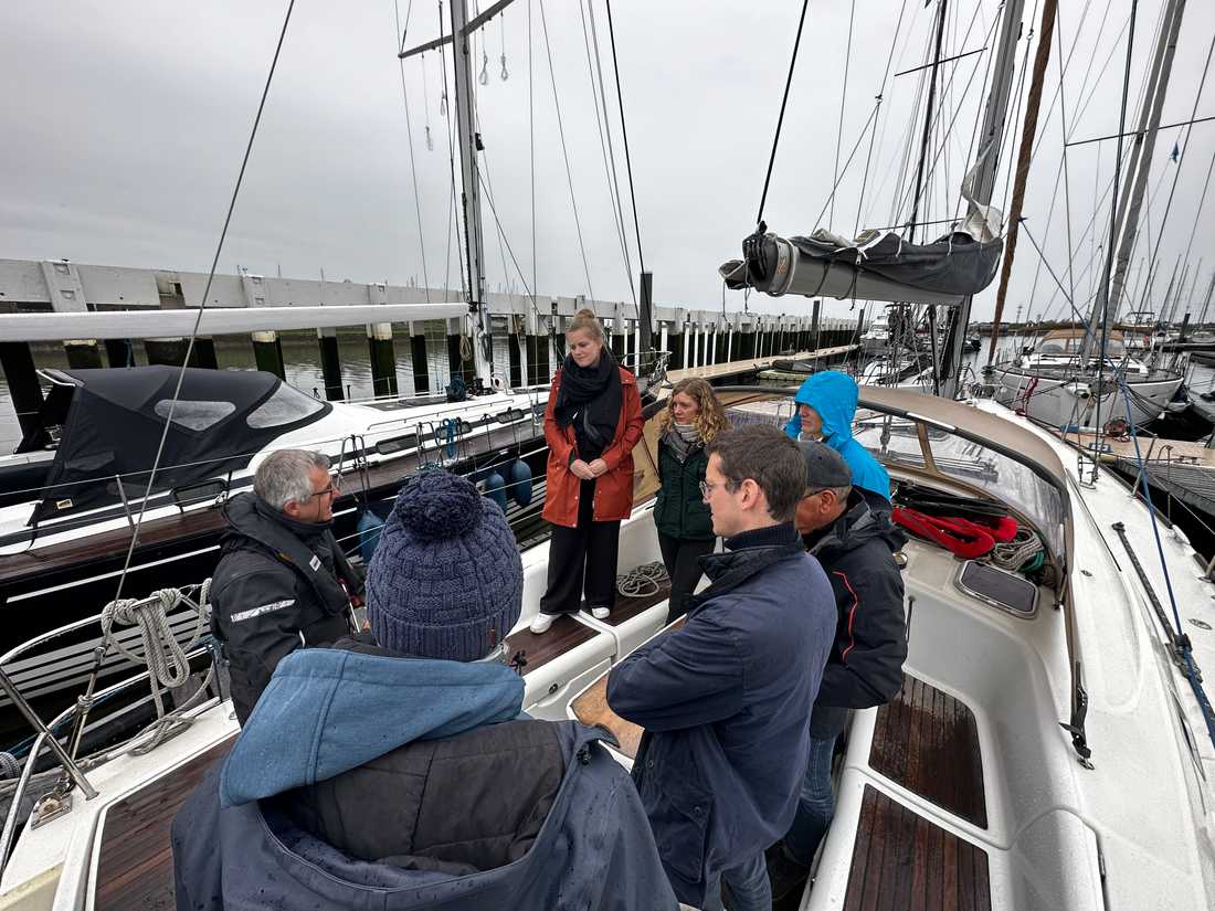 Opleidingsgroep op de boot